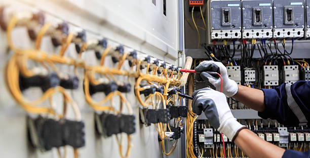 Professional Electrician technician working in Long Beach, CA